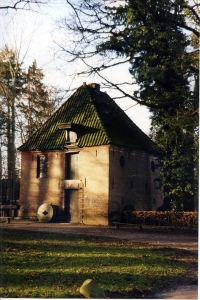 F61 Watermolengebouw bij kasteel Hackfort 2002